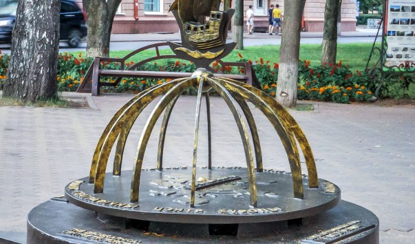 Памятный знак "Центр Европы" в Полоцке — фото 2