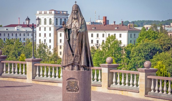 Памятник патриарху Алексию II в Витебске — фото 3