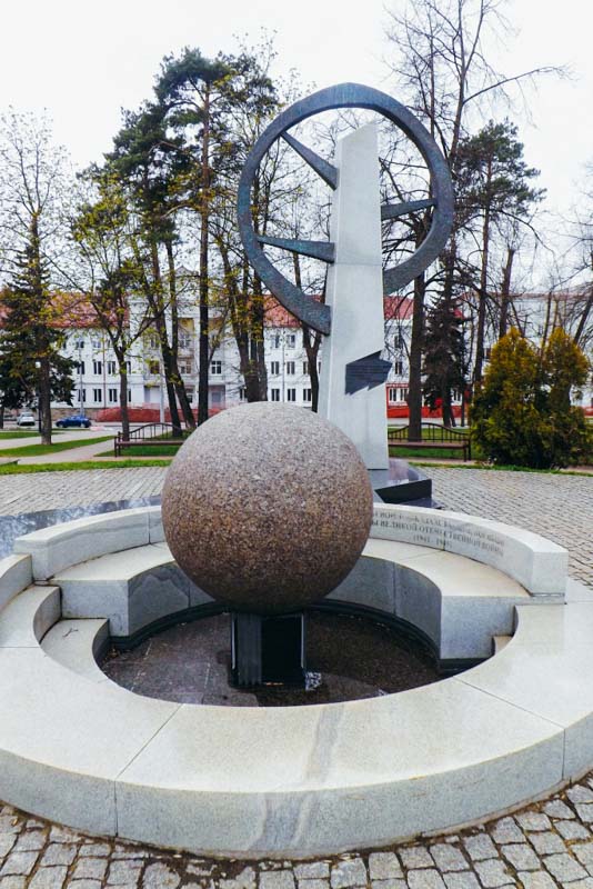 Памятный знак воинам-казахстанцам